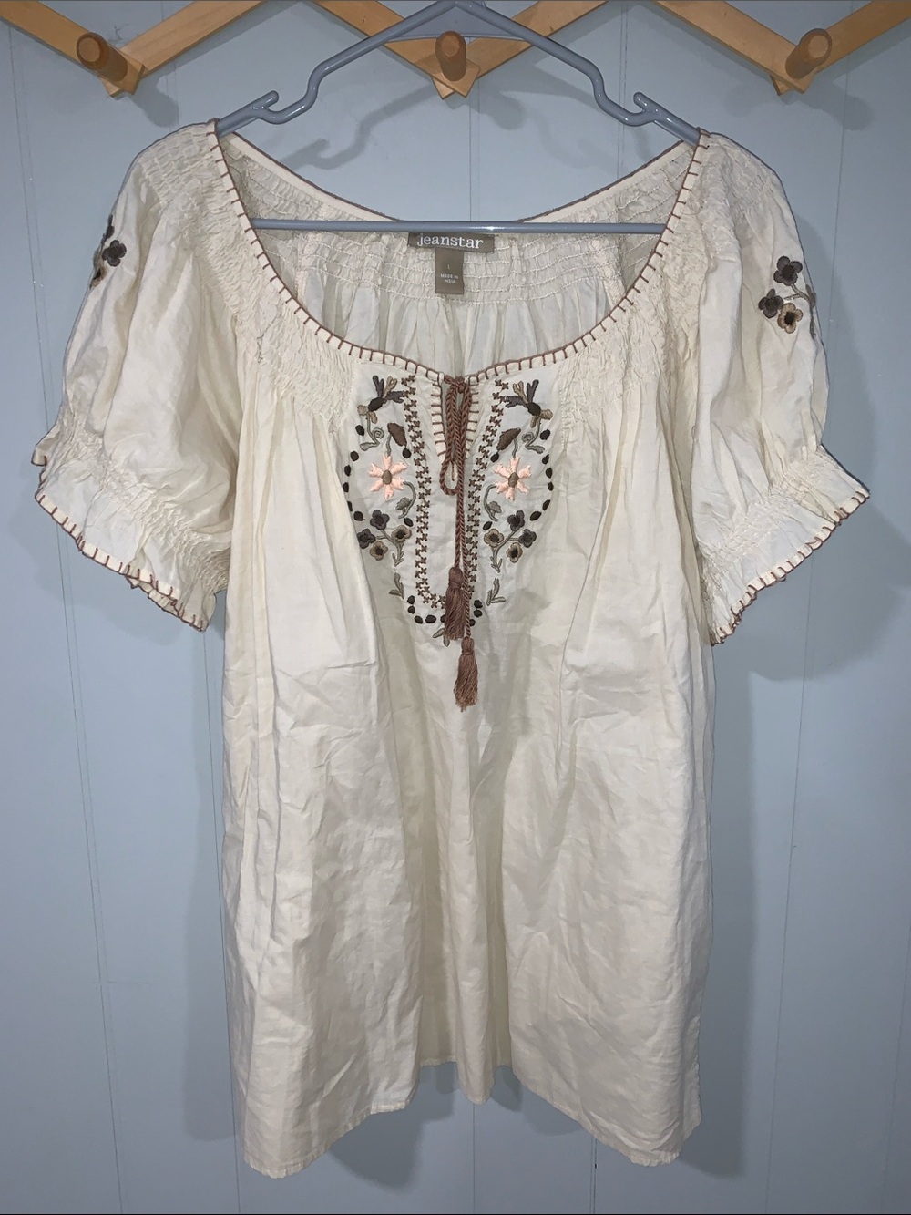 NWT Jeanstar Cream Embroidered Blouse with Flower Accents Size L